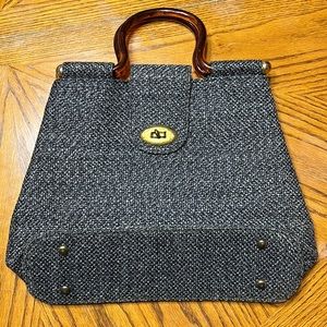 Grey tweed purse.